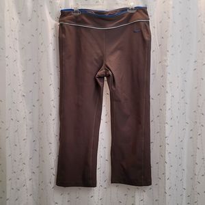 Nike Fit Dry Legend 2.0 workout Capri. Womens size Large (12-14)